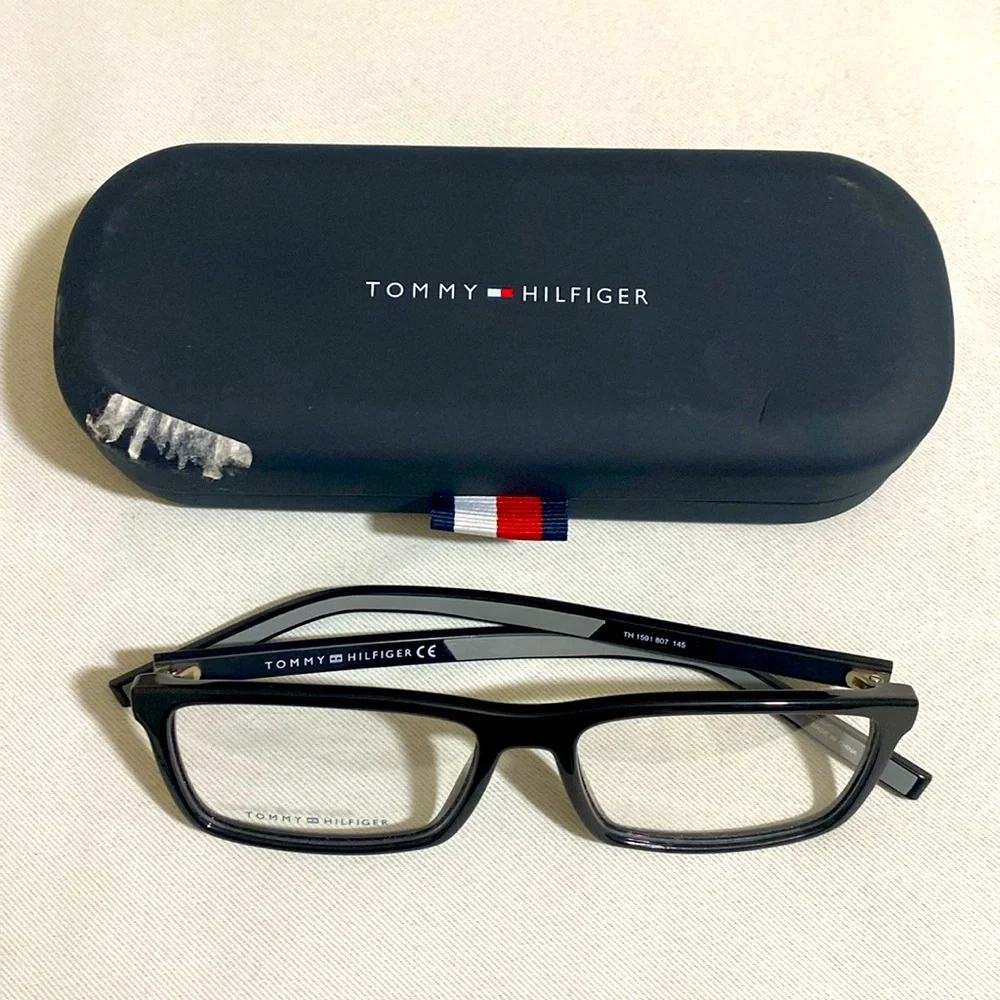 NWOT TOMMY HILFIGER Women’s Black Glass Frame